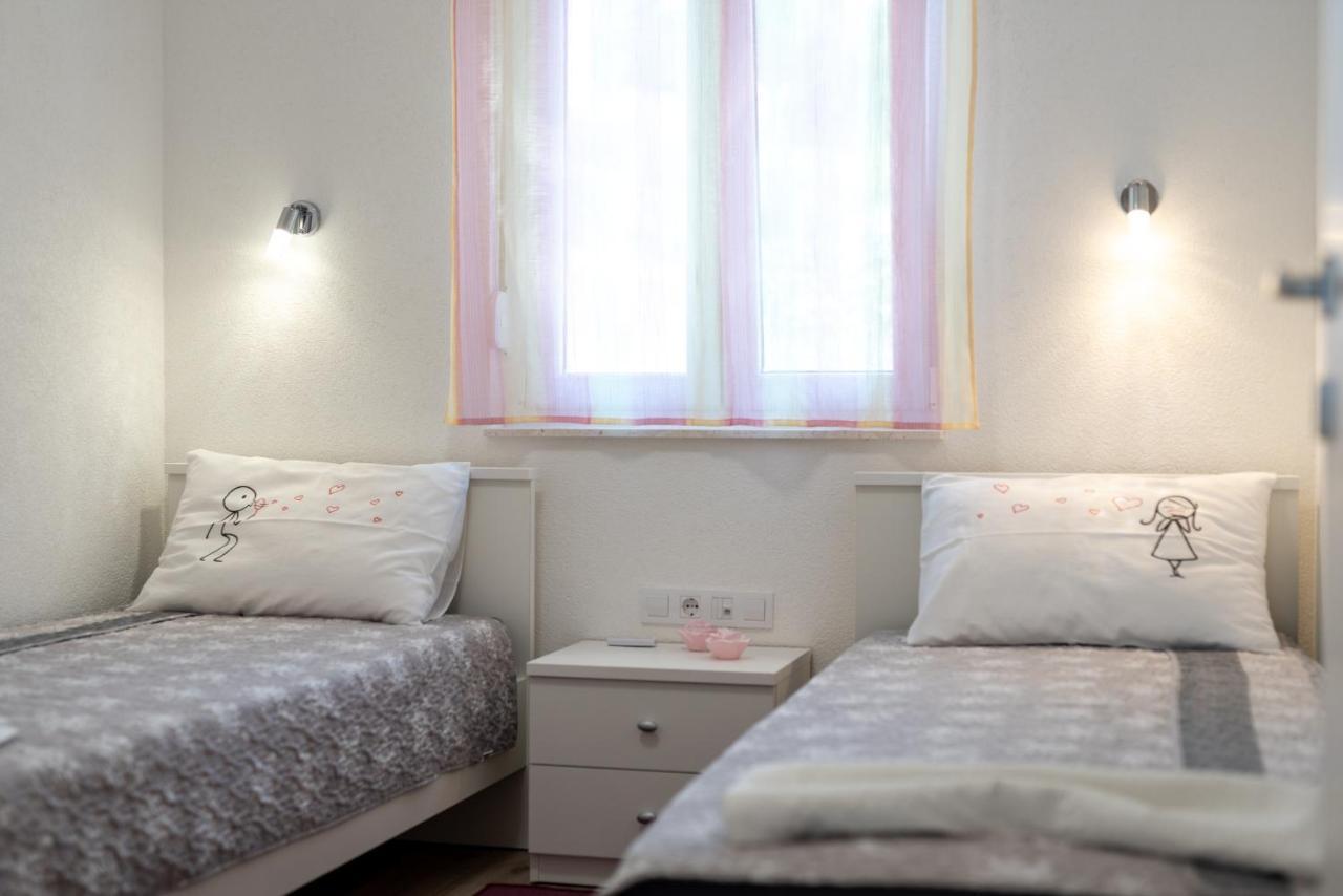 Apartment Gagula With Jacuzzi Trogir Exterior photo