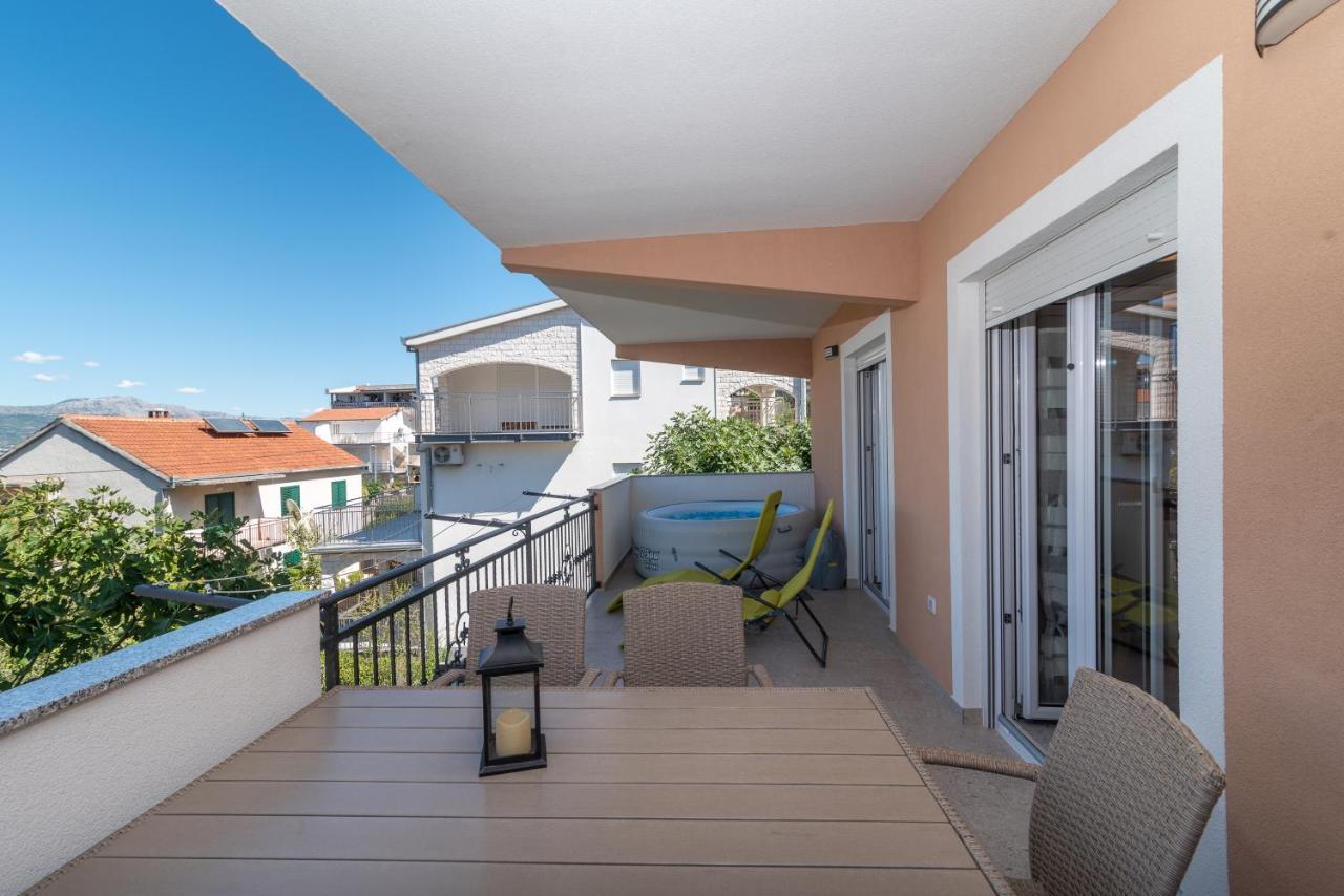 Apartment Gagula With Jacuzzi Trogir Exterior photo