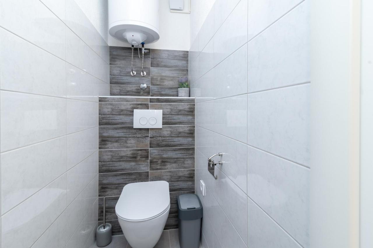 Apartment Gagula With Jacuzzi Trogir Exterior photo