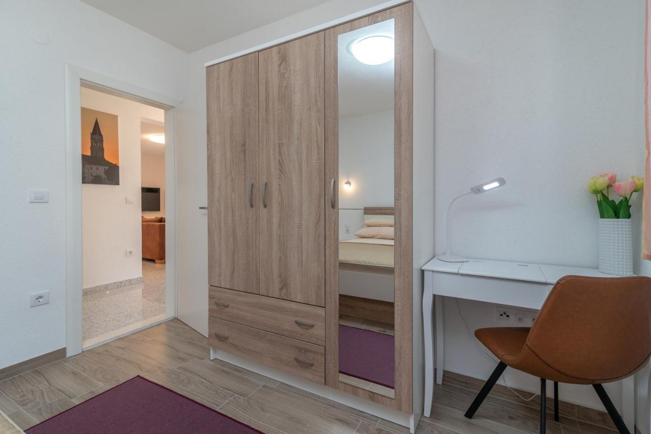 Apartment Gagula With Jacuzzi Trogir Exterior photo