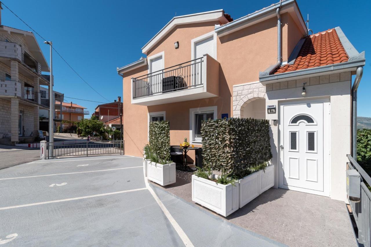 Apartment Gagula With Jacuzzi Trogir Exterior photo
