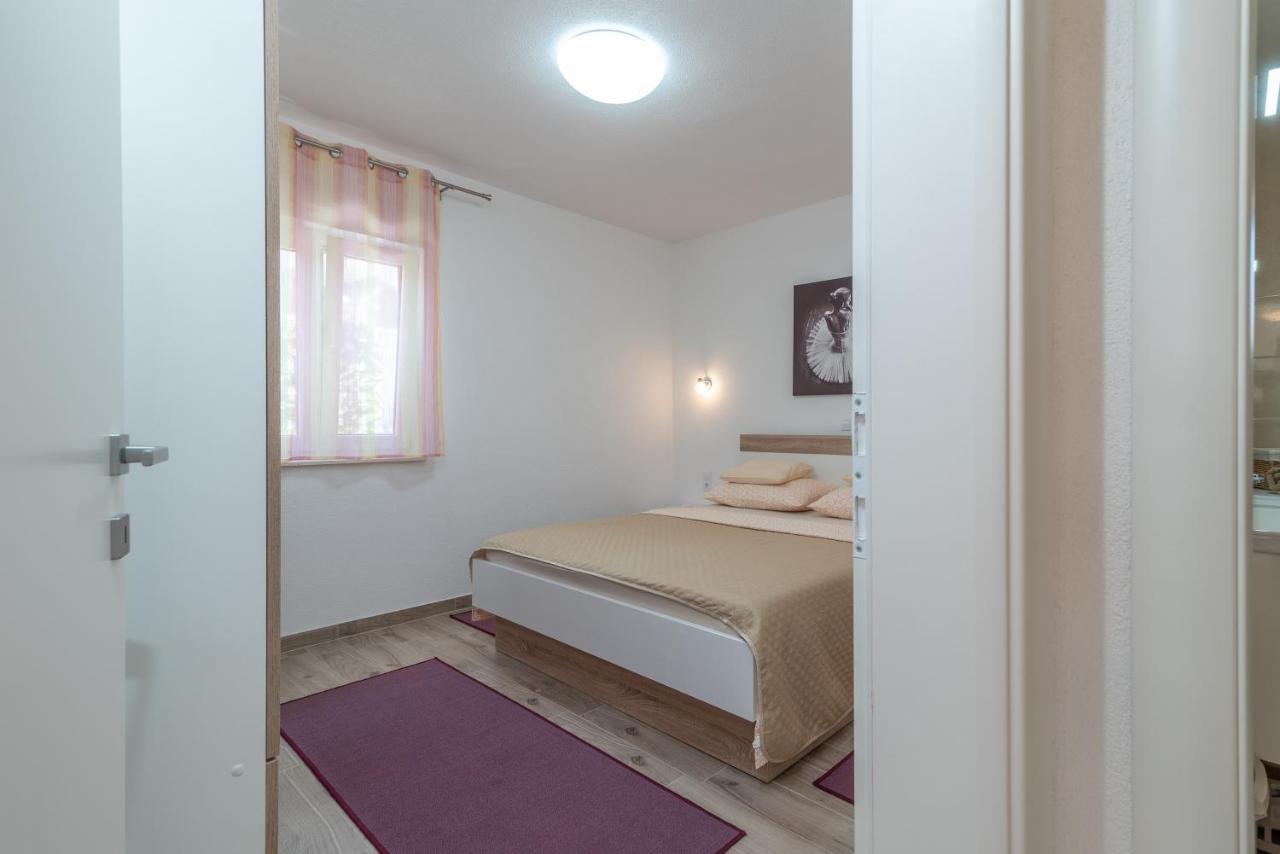 Apartment Gagula With Jacuzzi Trogir Exterior photo