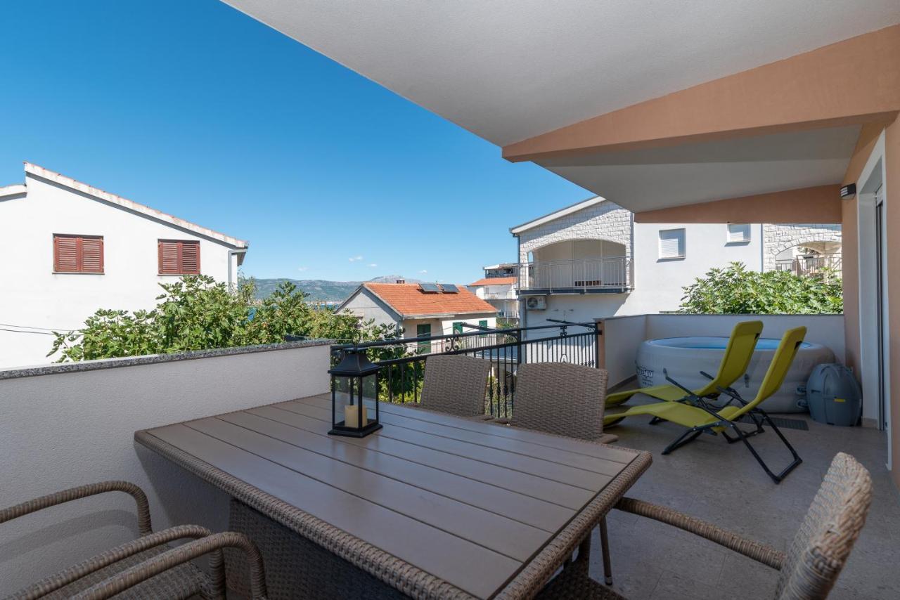 Apartment Gagula With Jacuzzi Trogir Exterior photo