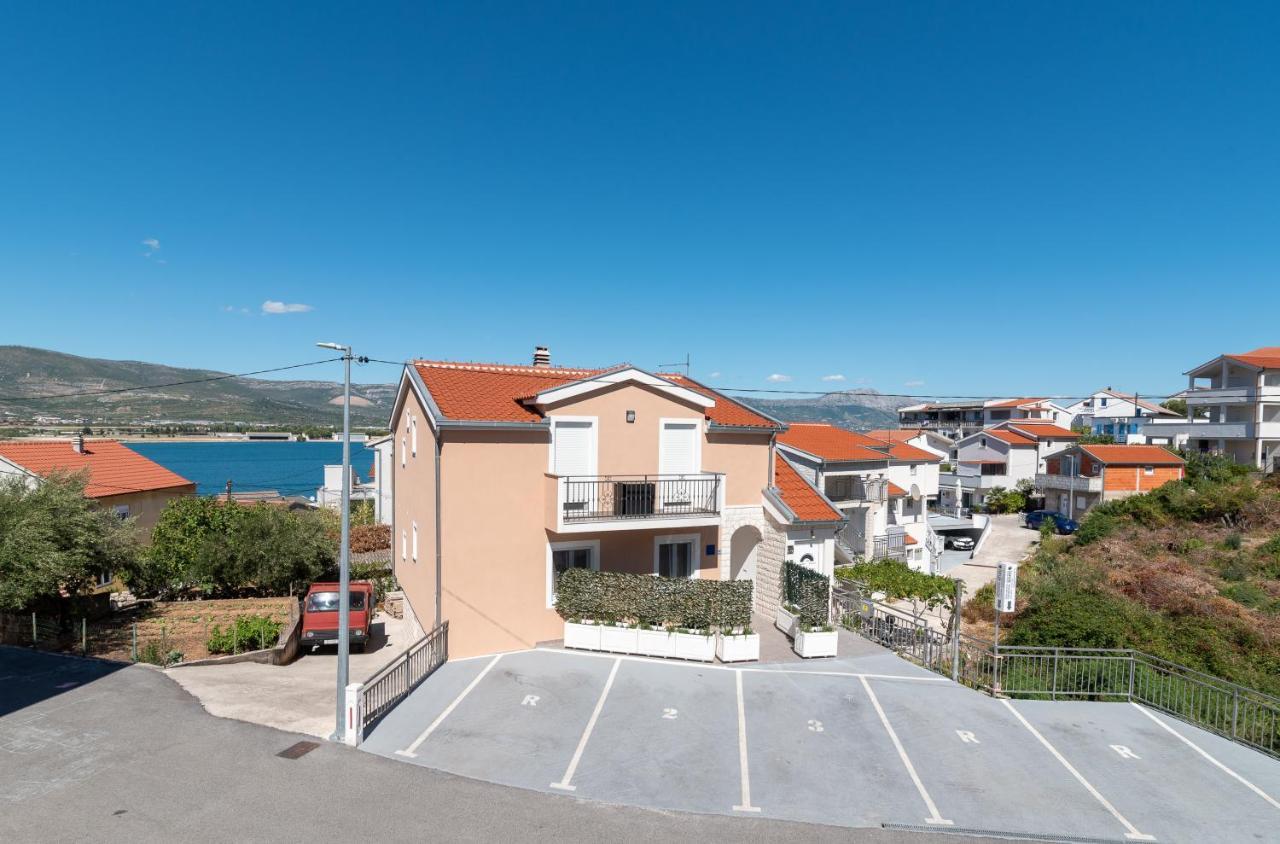 Apartment Gagula With Jacuzzi Trogir Exterior photo