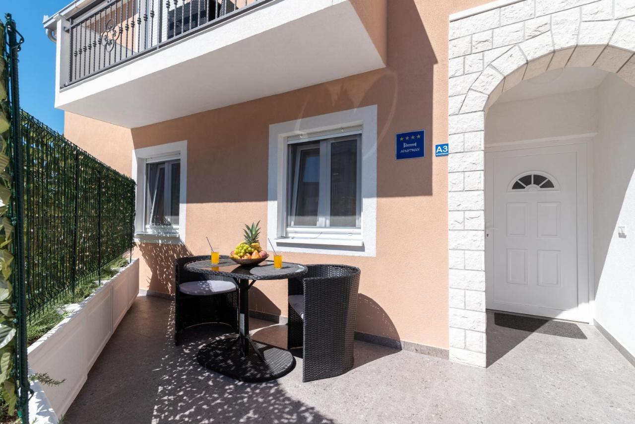 Apartment Gagula With Jacuzzi Trogir Exterior photo